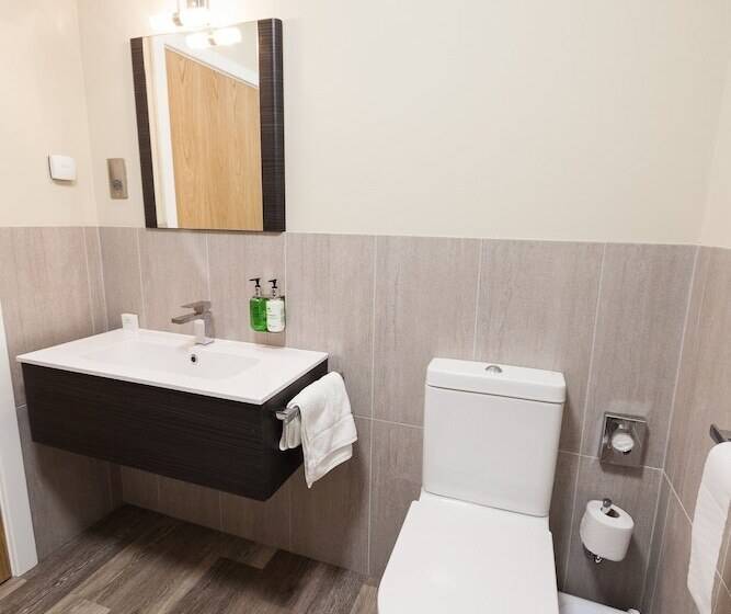 Отель Crown Lodge