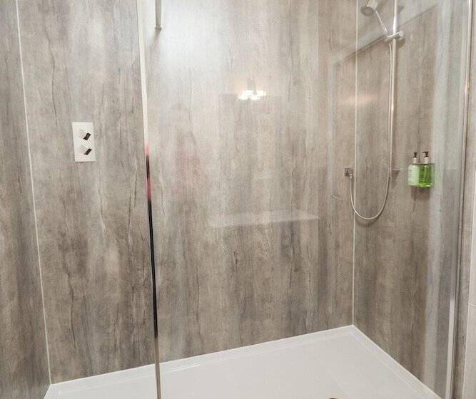 Отель Crown Lodge