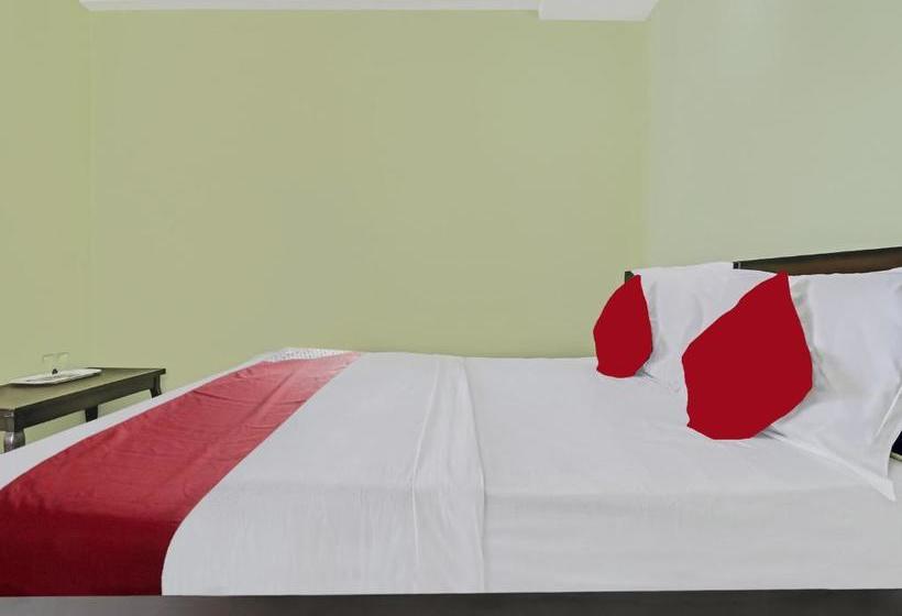 בית מלון כפרי Oyo 47579 Gn Residency