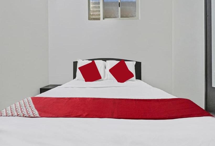 בית מלון כפרי Oyo 47579 Gn Residency