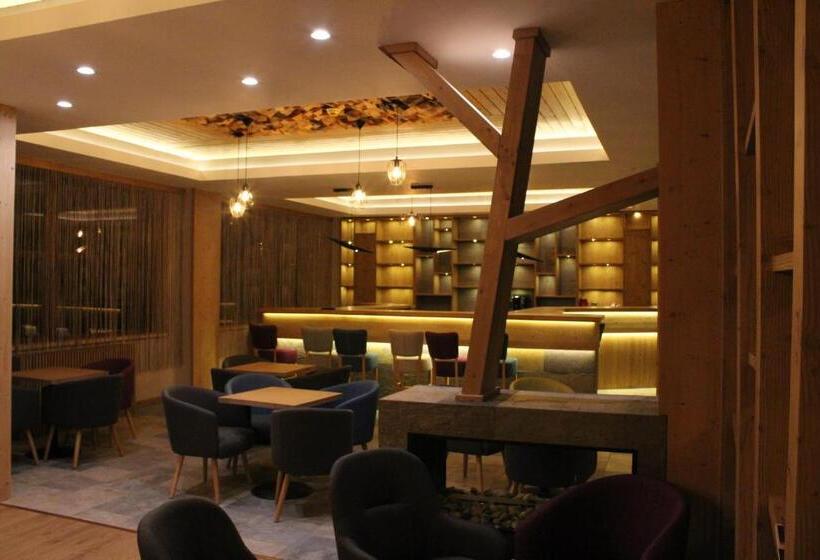 Monte Cervo Bio Hotel & Spa