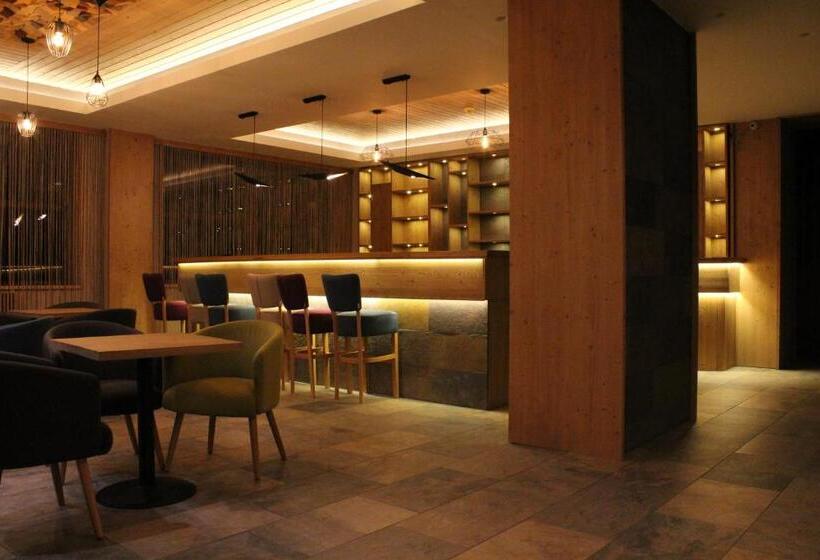 Monte Cervo Bio Hotel & Spa