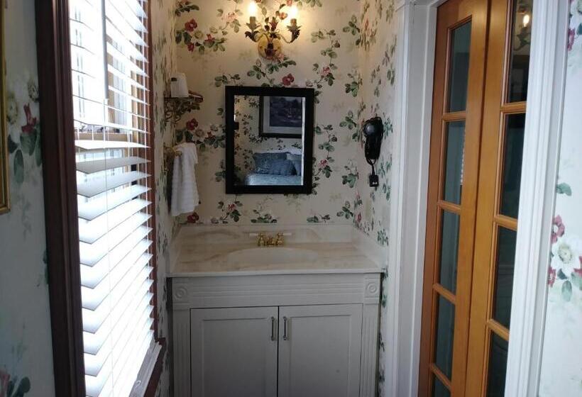 مبيت وإفطار The Thayer