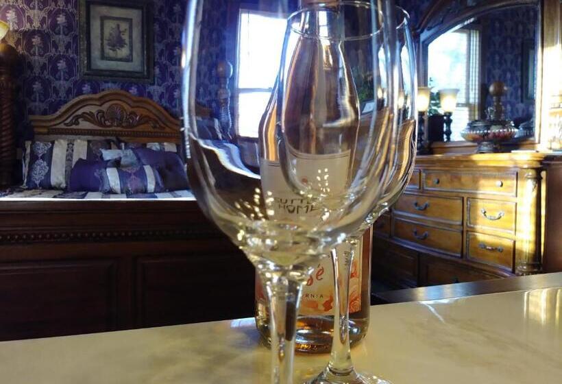 مبيت وإفطار The Thayer