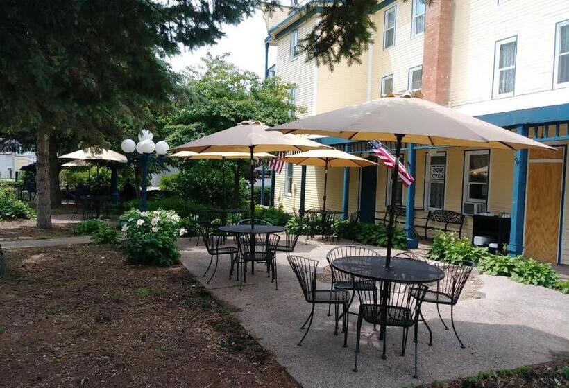 مبيت وإفطار The Thayer