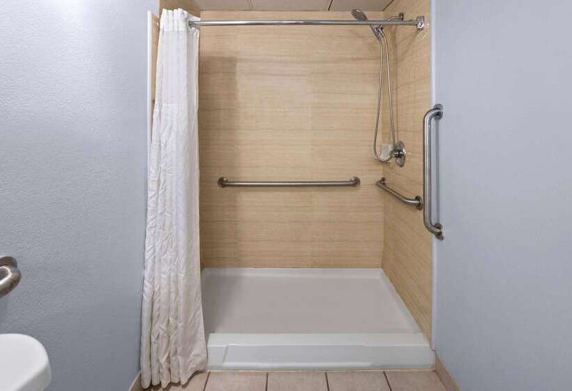 Days Inn By Wyndham Queensbury/lake George