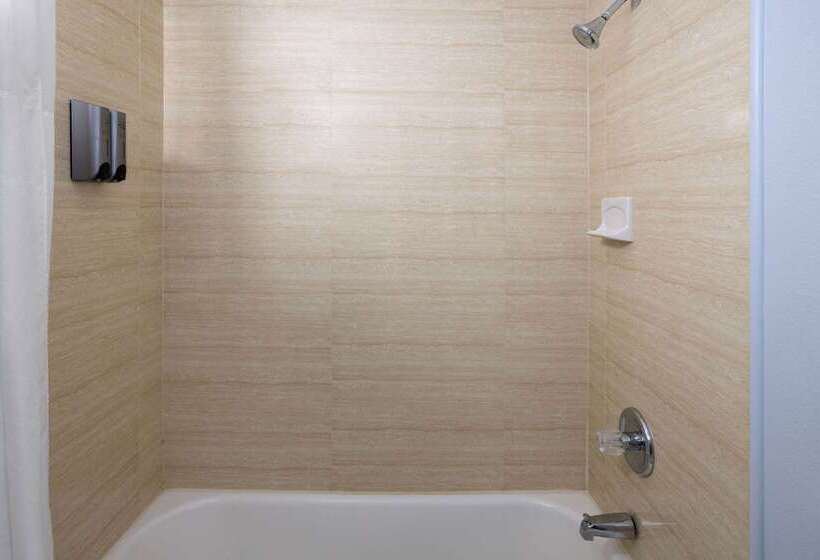 Days Inn By Wyndham Queensbury/lake George