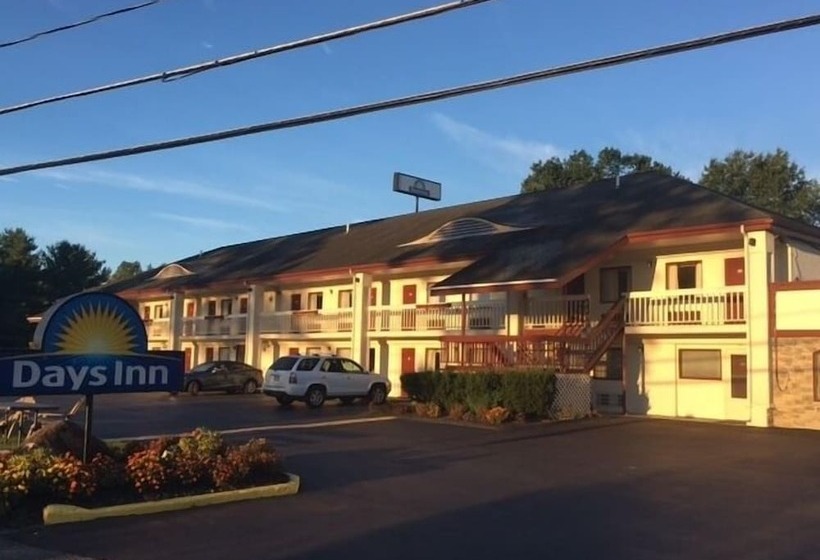 Days Inn By Wyndham Queensbury/lake George