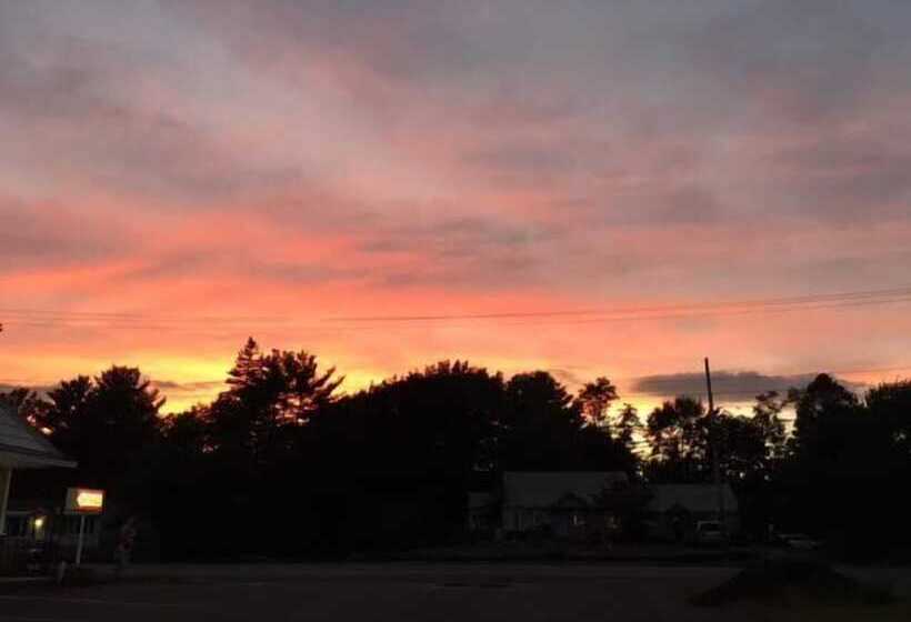 Days Inn By Wyndham Queensbury/lake George