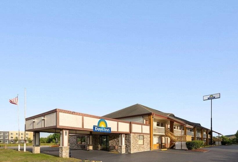 Days Inn By Wyndham Queensbury/lake George