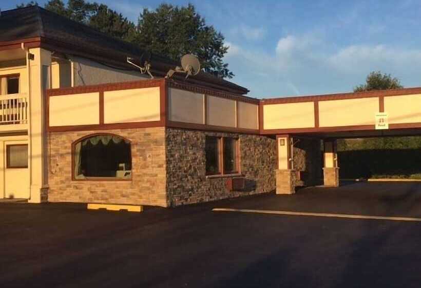 Days Inn By Wyndham Queensbury/lake George