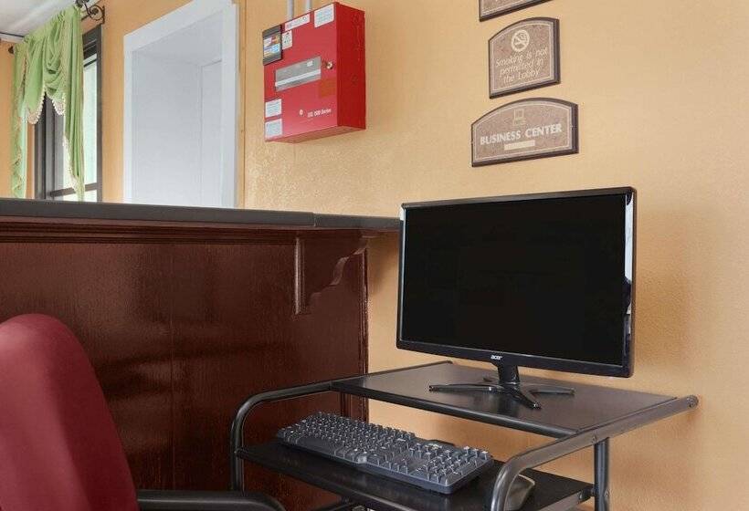 Days Inn By Wyndham Queensbury/lake George