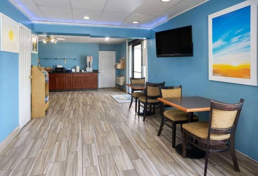 Days Inn By Wyndham Queensbury/lake George