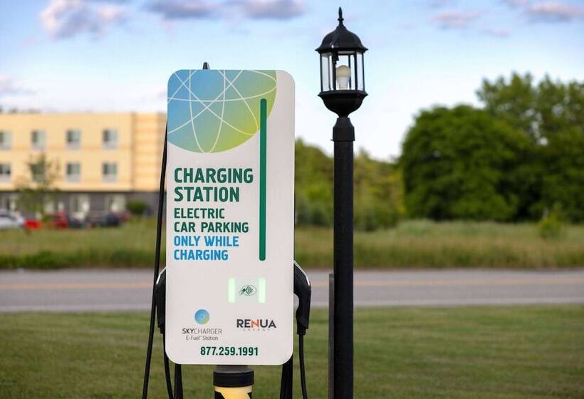 Days Inn By Wyndham Queensbury/lake George