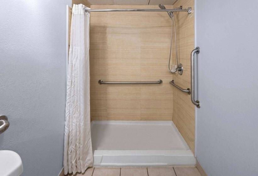 Days Inn By Wyndham Queensbury/lake George