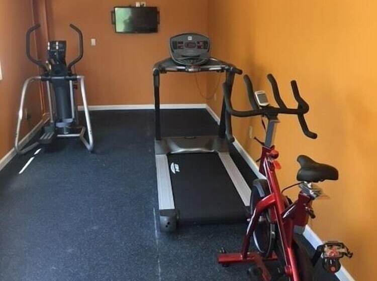 Days Inn By Wyndham Queensbury/lake George