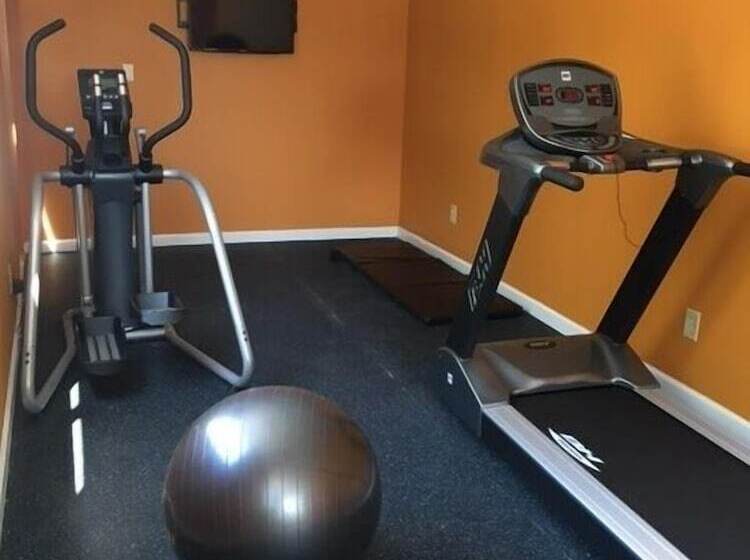 Days Inn By Wyndham Queensbury/lake George