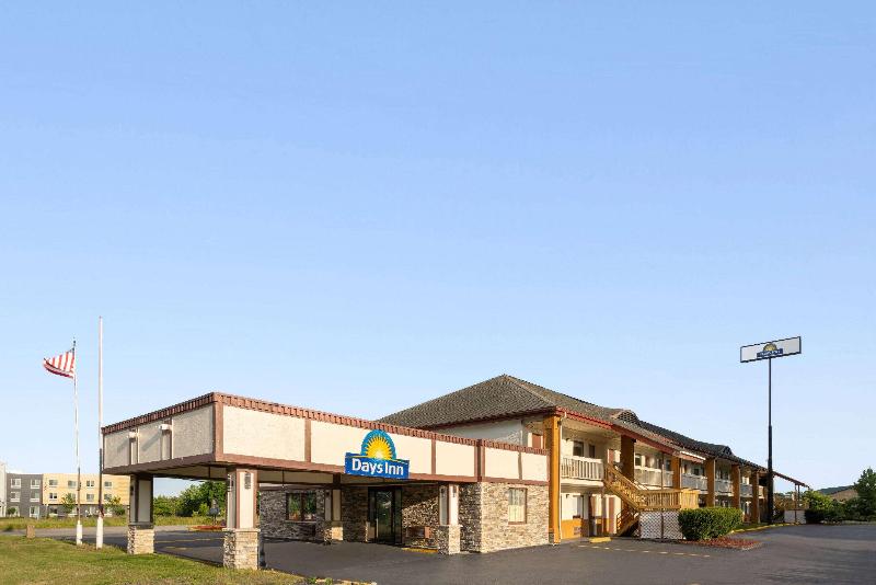 Days Inn By Wyndham Queensbury/lake George