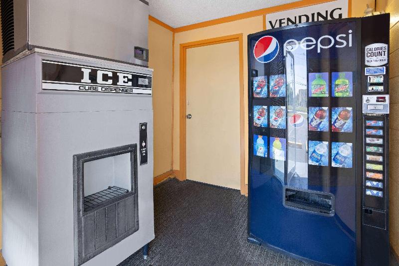 Days Inn By Wyndham Queensbury/lake George