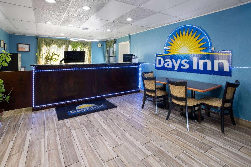 Days Inn By Wyndham Queensbury/lake George