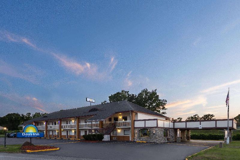 Days Inn By Wyndham Queensbury/lake George