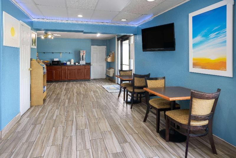 Days Inn By Wyndham Queensbury/lake George