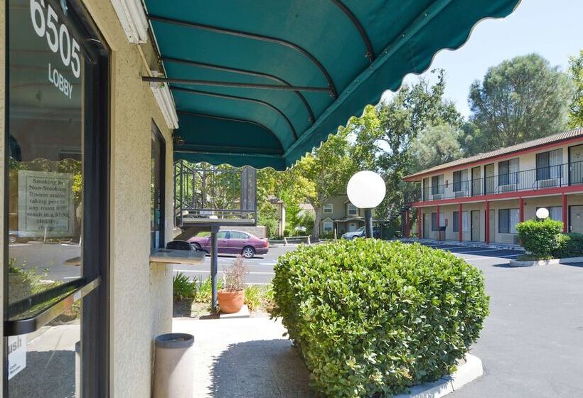 בית מלון כפרי Atascadero Inn