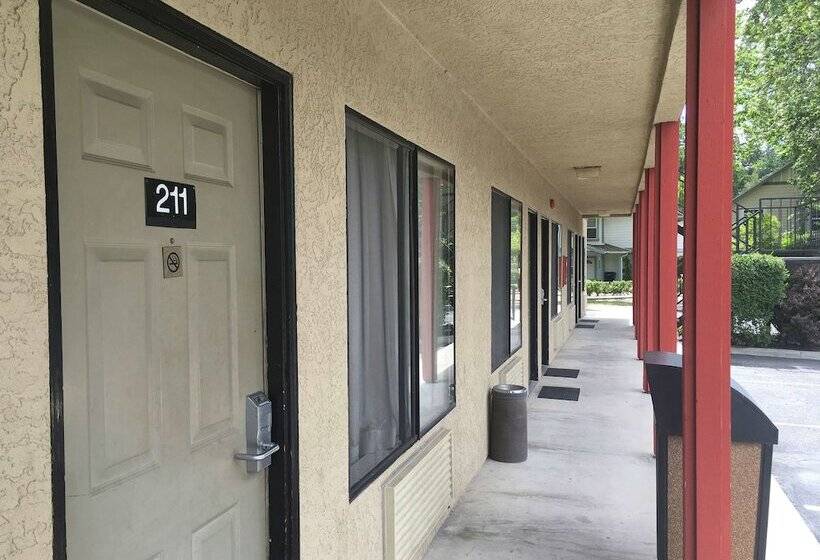 ホテル Atascadero Inn