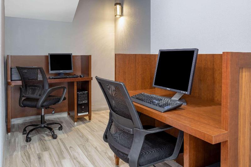 هتل Baymont By Wyndham Rochester Mayo Clinic Area