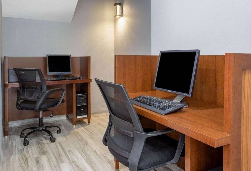 ホテル Baymont By Wyndham Rochester Mayo Clinic Area