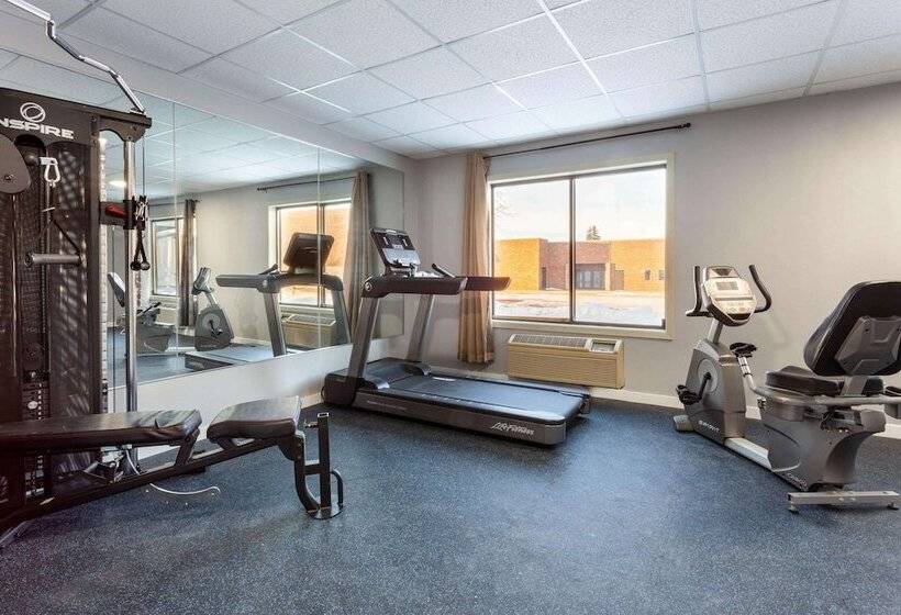 هتل Baymont By Wyndham Rochester Mayo Clinic Area