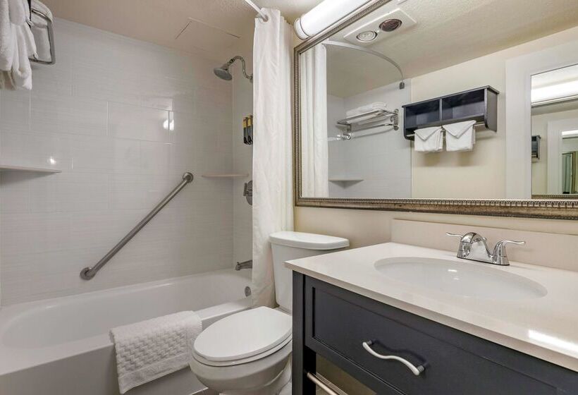 هتل Best Western Plus Thousand Oaks Inn