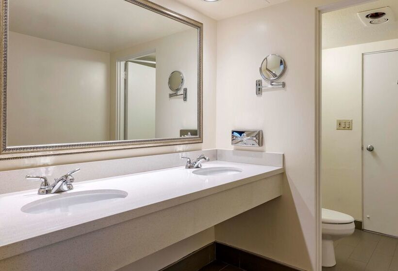 هتل Best Western Plus Thousand Oaks Inn