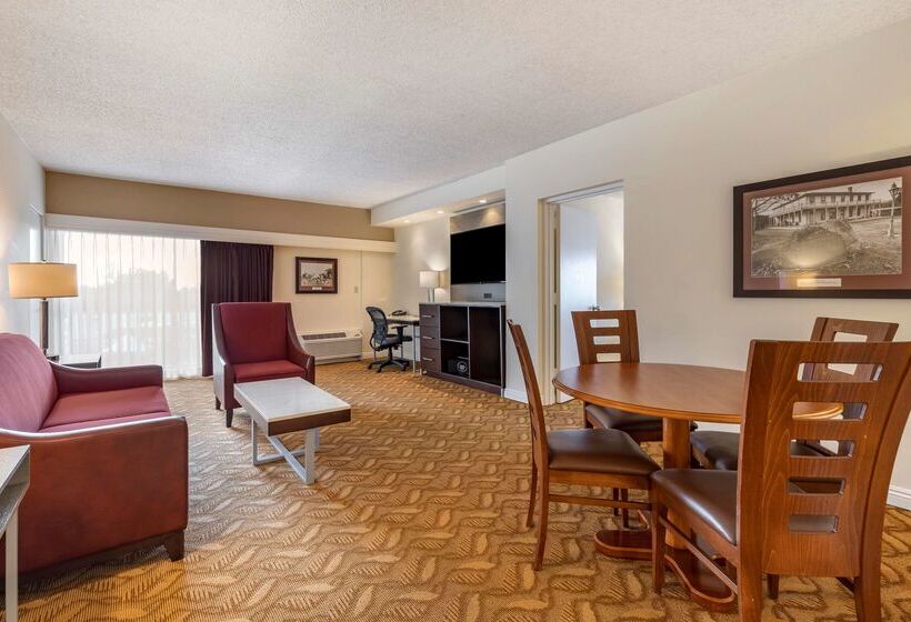 هتل Best Western Plus Thousand Oaks Inn