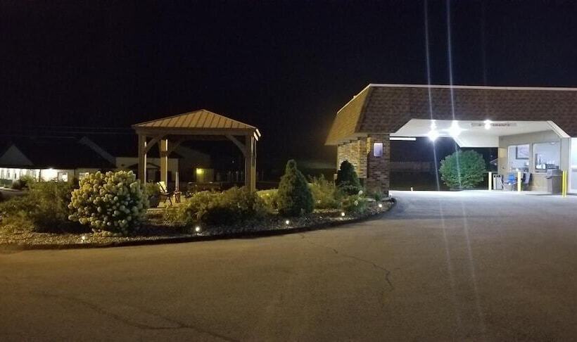 호텔 Hometown Inn & Suites