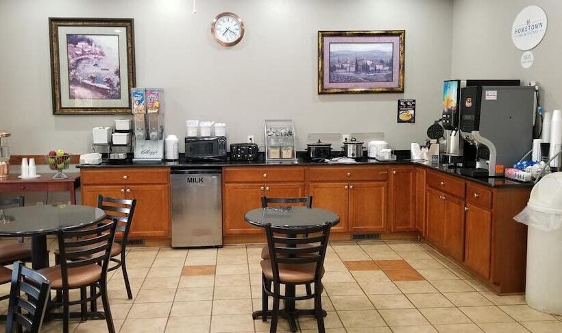 호텔 Hometown Inn & Suites