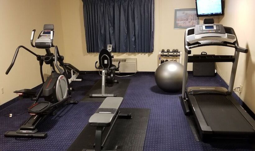 호텔 Hometown Inn & Suites