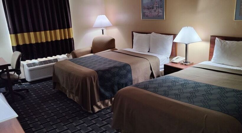 호텔 Hometown Inn & Suites