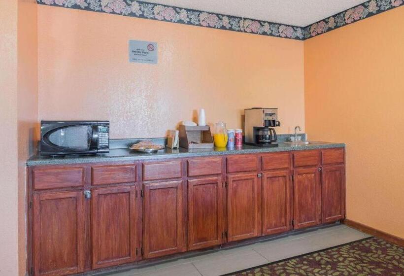 ホテル Knights Inn  Ferguson Mo