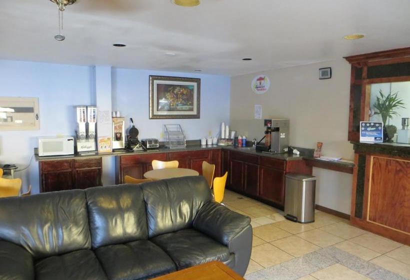 Отель Knights Inn Memphis At Macon Cove