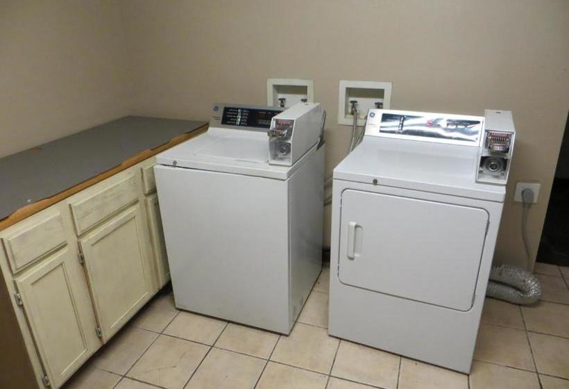 Отель Knights Inn Memphis At Macon Cove