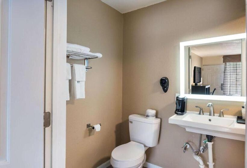 Отель Quality Inn