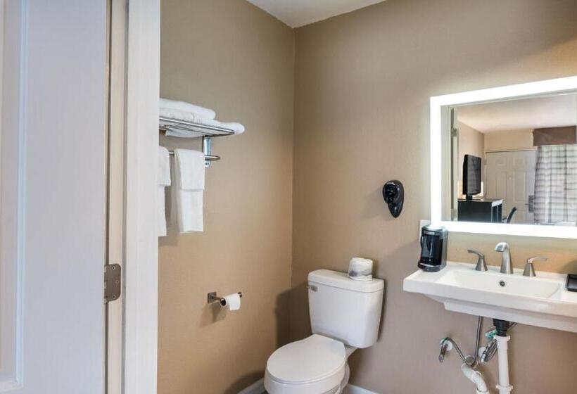 Отель Quality Inn