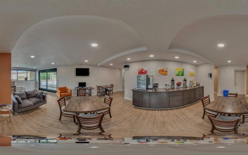 Отель Quality Inn