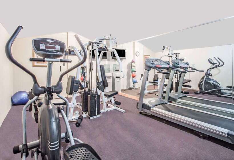 ホテル Super 8 By Wyndham Camp Springs/andrews Afb Dc Area