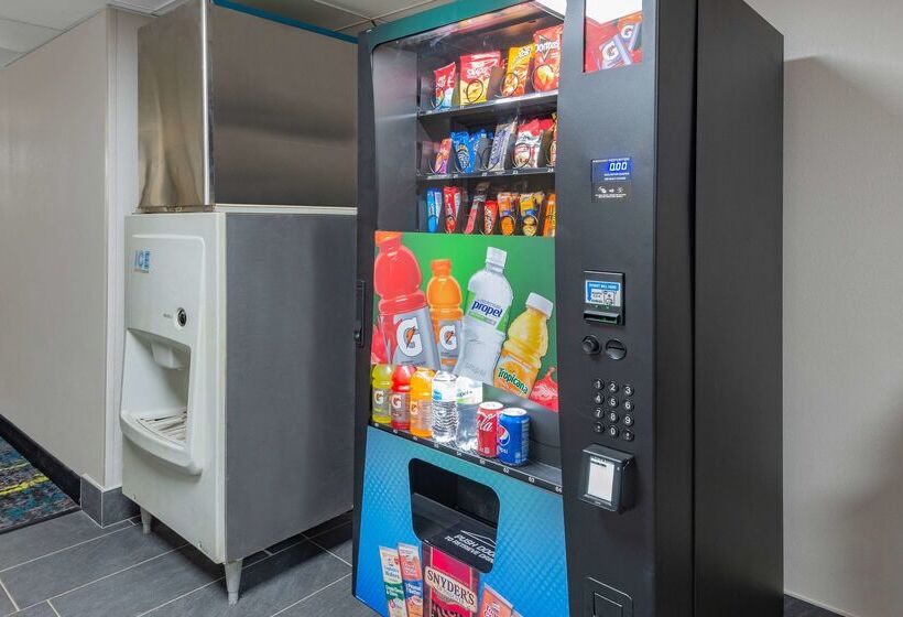 Отель Super 8 By Wyndham Charlottesville