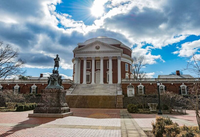 Отель Super 8 By Wyndham Charlottesville