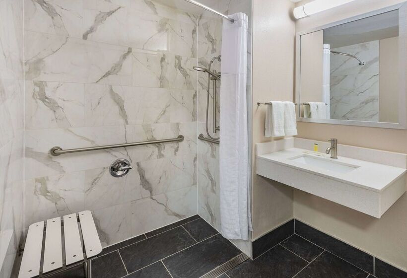 Отель Super 8 By Wyndham Charlottesville