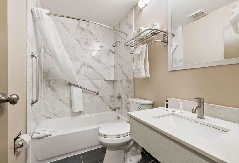 Отель Super 8 By Wyndham Charlottesville