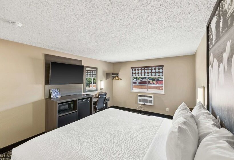 Отель Super 8 By Wyndham Charlottesville